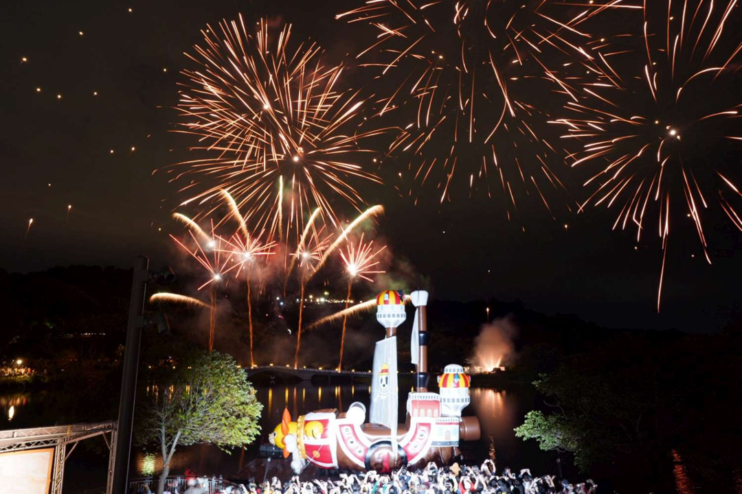 風城秋夜最閃亮！青草湖航海王煙火秀2週湧入逾25萬人潮